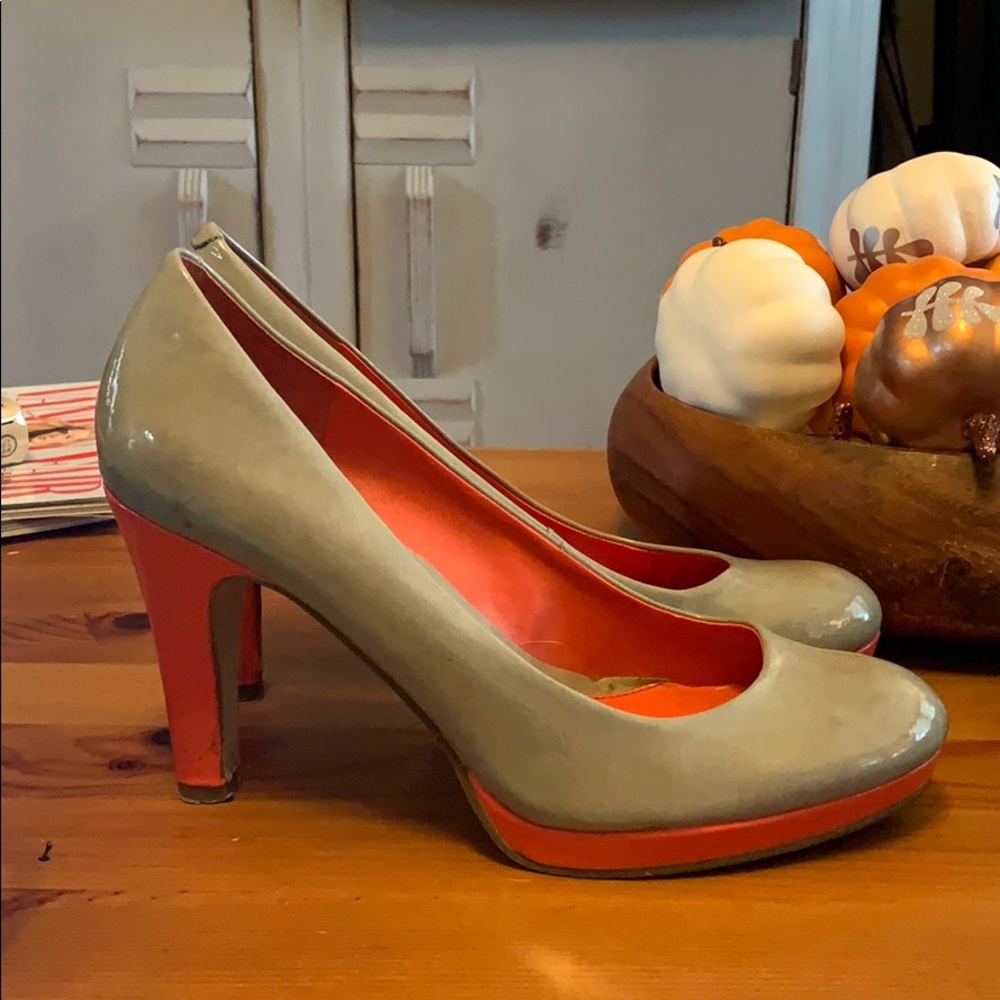 Bandolino grey and coral platform heels.